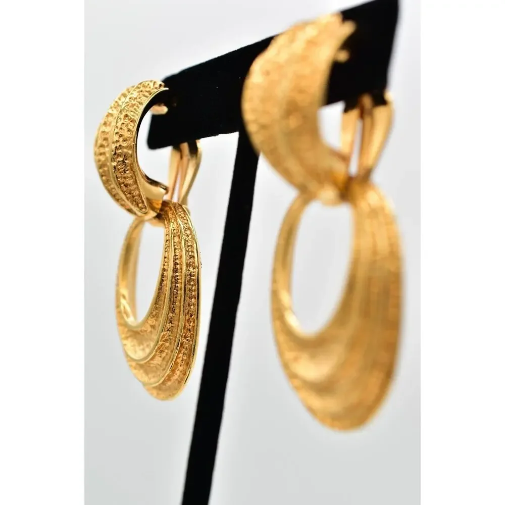 Avon Vintage Chunky Clip On Earrings Textured Dangle Gold Knocker Signed BinBK